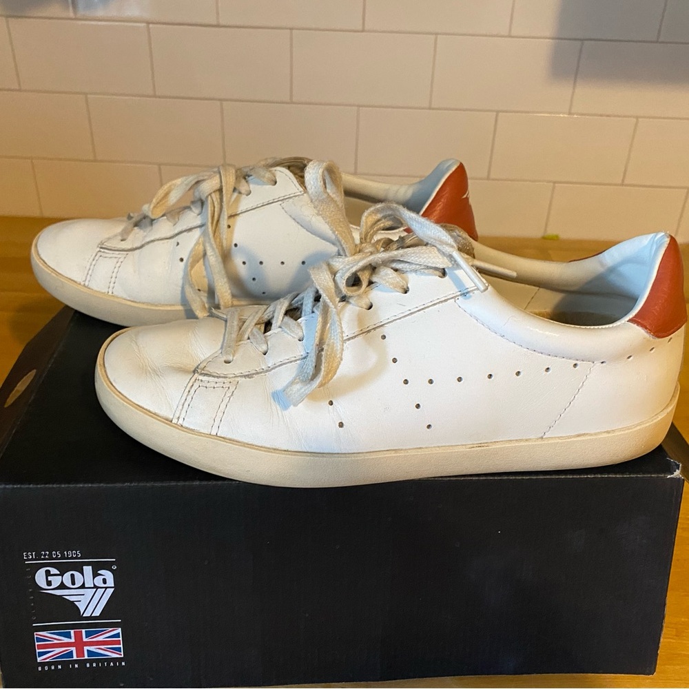 Woman’s Gola sneakers